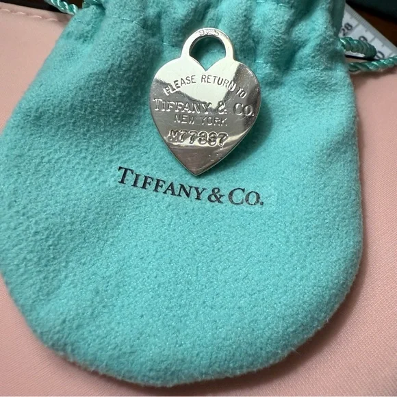 Tiffany & Co. Heart “Please Return To” Pendant - Picture 7 of 10